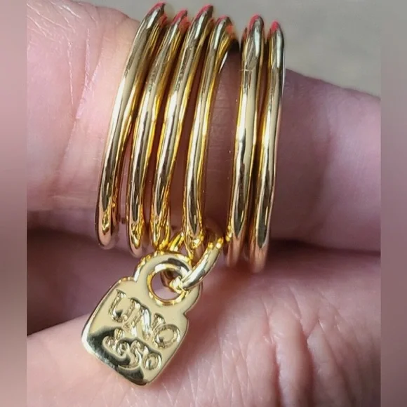 Prisoner - Uno de 50 Gold Stacking Ring - Picture 10 of 10